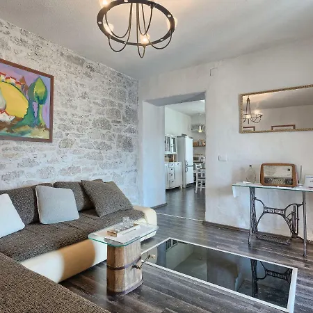 בית נופש Stefanina By Interhome לאבין